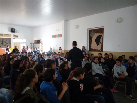 Charla Niñez Urdampilleta (1)