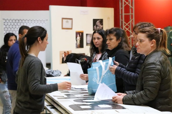 ENTREGA DE KITS PARA LA MARATÓN EN EL CINE AVENIDA
