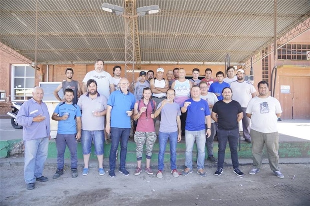 Pisano con empleados municipales