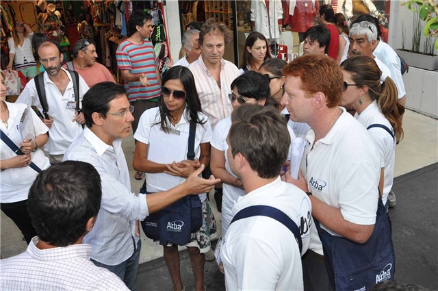 Di Bella junto a fiscalizadores.JPG