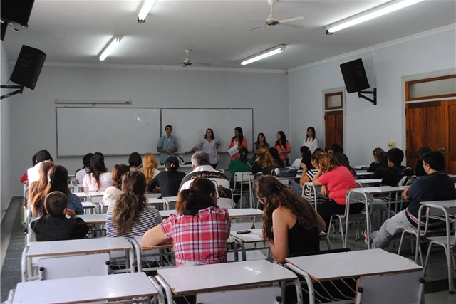 CHARLA ENFERMERIA.JPG