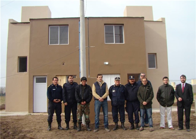 Entrega de Casas Plan de Policías.JPG