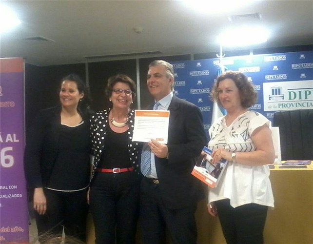 Premio a Isabel Peralta