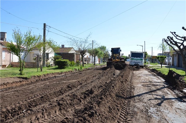 PAVIMENTO CONTINUO SIGUE EN BARRIO SOLIDARIDAD 02