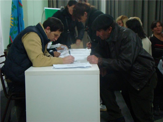 Firma de convenio Las Flores 03.JPG