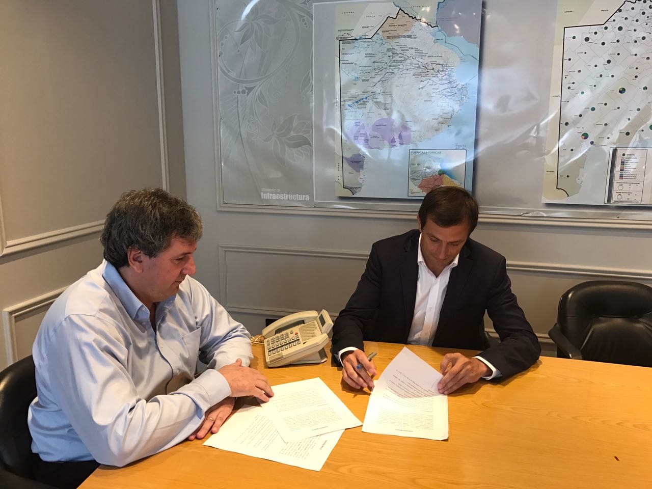 INTENDENTE FIRMÓ EL CONVENIO PARA CONSTRUIR 104 VIVIENDAS 01