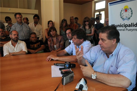 Collia Pulti con bolicheros en MdP.JPG