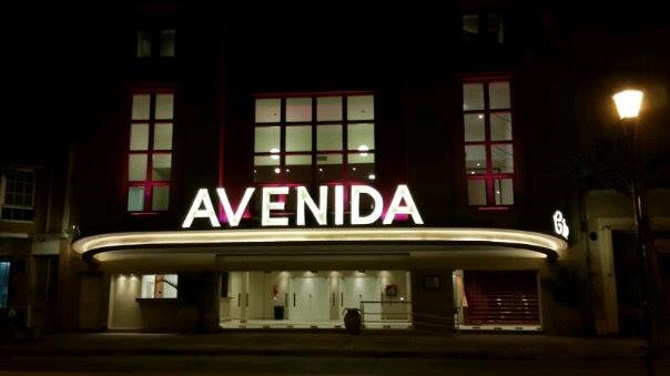 Frente del Cine Avenida.jpg