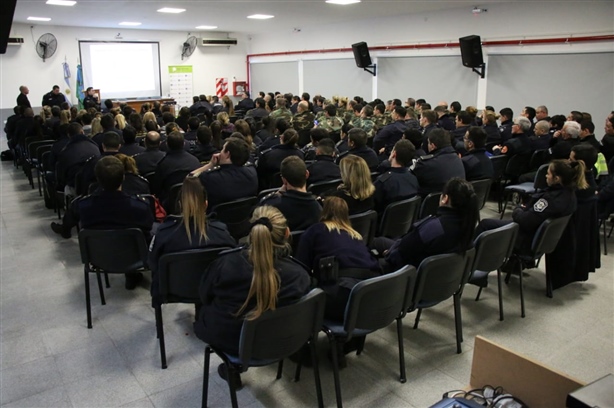 CAPACITACION POLICIAS (4)
