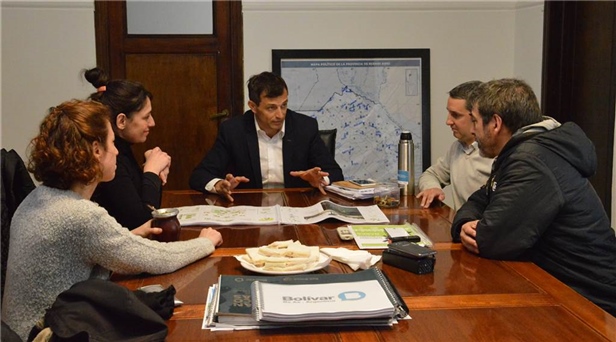 Bucca se reunión con la arquitecta ganadora del concurso de ideas 02