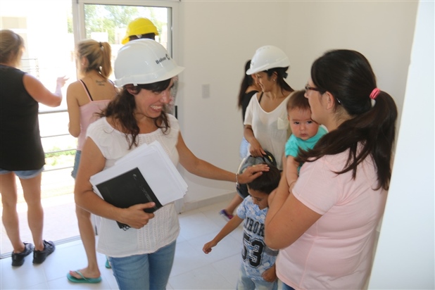 PISANO RECORRIÓ LAS VIVIENDAS CON PREADJUDICATARIOS 02