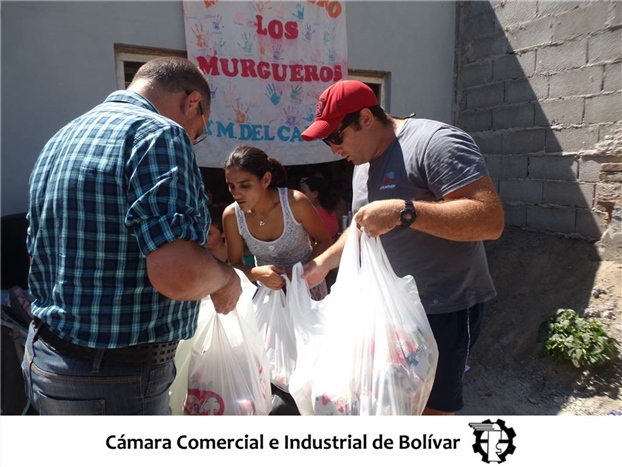 Entrega de donaciones al Merendero Los Murgueros 02