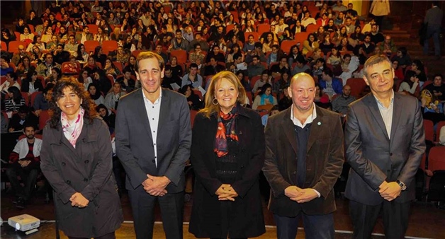 RESIDENTES BIENVENIDA TEATRO ARGENTINO