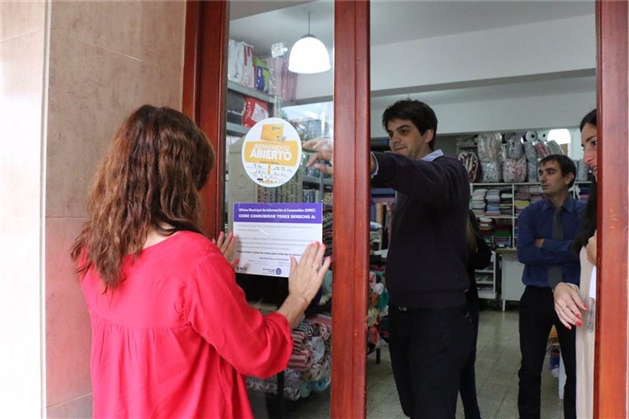 OMIC ENTREGÓ MATERIAL EN LOS COMERCIOS 02