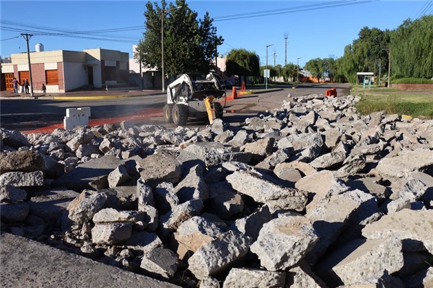 COMENZÓ A LEVANTARSE EL HISTÓRICO BADÉN DE CENTENARIO Y CASTELLÁ 02