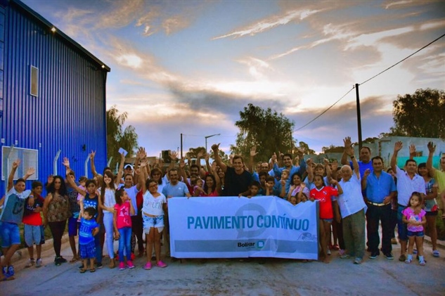 intendente Bucca inauguró pavimento en calle Larregle y anunció nuevas cuadras