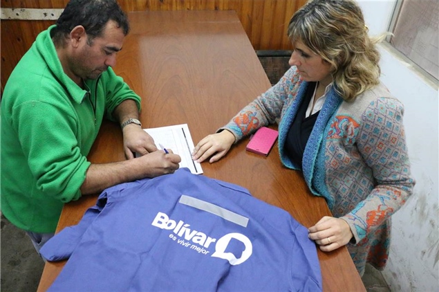SE ENTREGÓ INDUMENTARIA A EMPLEADOS MUNICIPALES 02