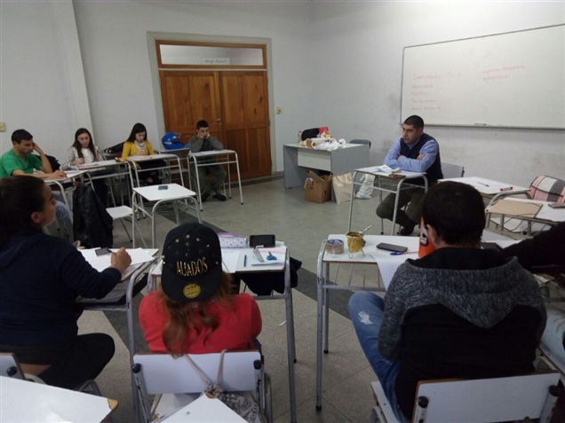 JÓVENES QUE CURSAN EL CIT RECIBIERON AL TITULAR DE LA COOPERATIVA OBRERA 02