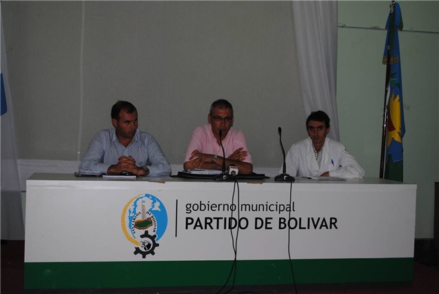 Conf. de Prensa Perros Pirovano.JPG