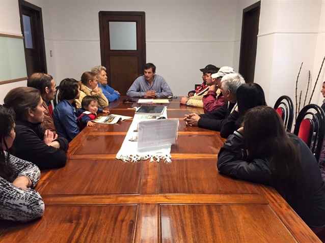 Entrega de pensiones para vecinos de Bolívar