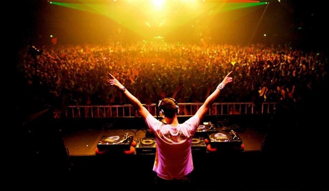 DJ