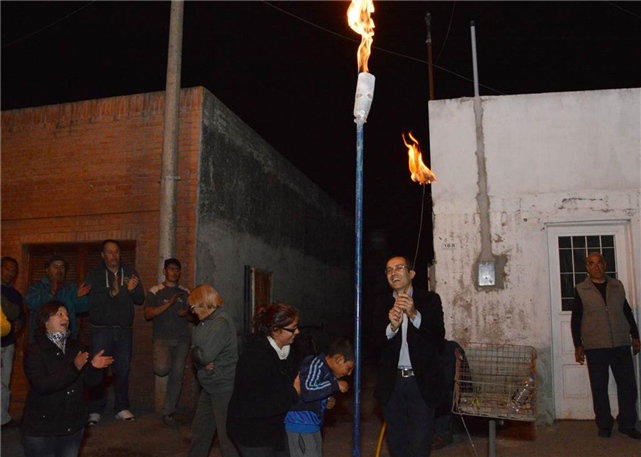 Pisano inauguró el gas en barrio Colombo y San Juan 01