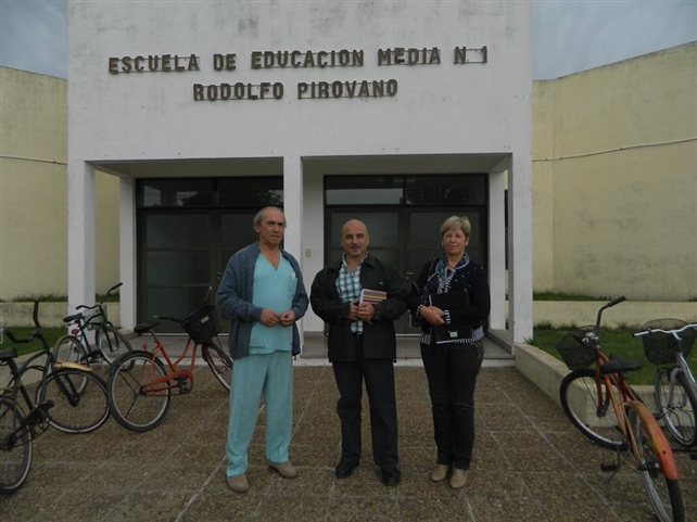 Bloque UCR en Pirovano.jpg