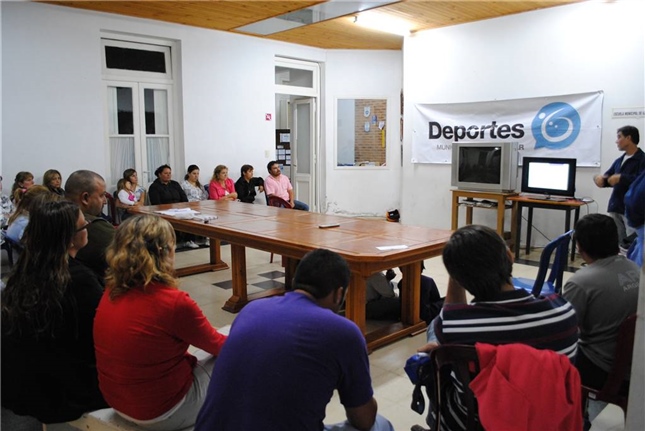 CHARLA ESCUELA MUNICIPAL DE CICLISMO